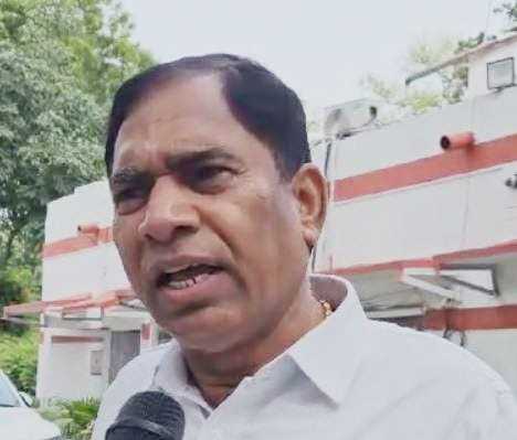 राहुल गांधी की वजह से कांग्रेस का ग्राफ और नीचे जाएगा : भाजपा सांसद योगेंद्र चंदोलिया राहुल गांधी की वजह से कांग्रेस का ग्राफ और नीचे जाएगा : भाजपा सांसद योगेंद्र चंदोलिया